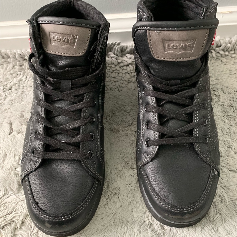 Boys Levi’s Sneakers 4.5
